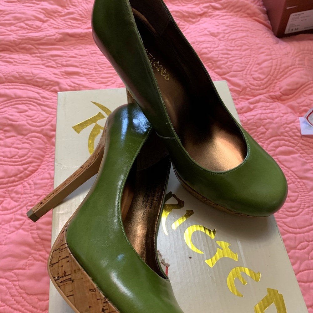 Shoes - Picture 2 of 3